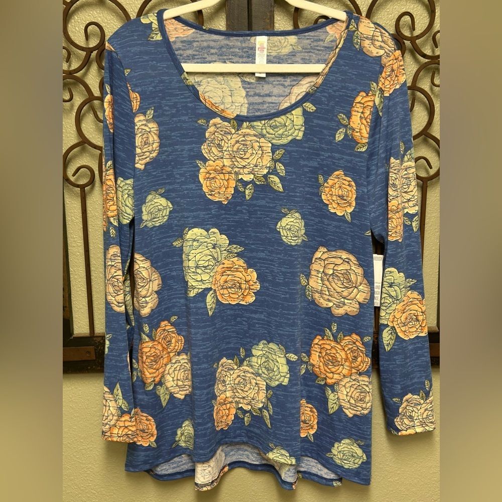 LuLaRoe long sleeve Lynnae top